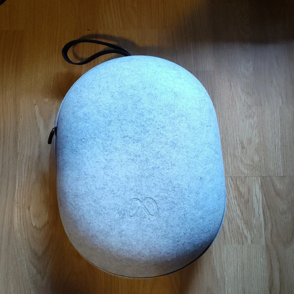Meta Quest 3 carrying case